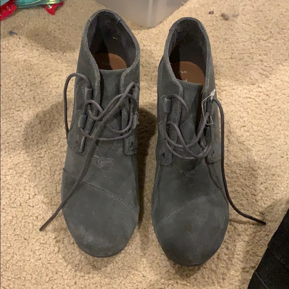 Toms